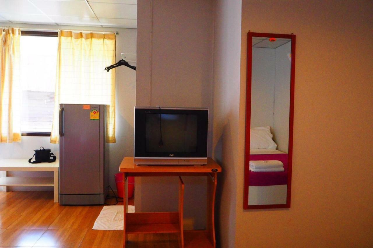 Samchai Hotel Сирача Экстерьер фото